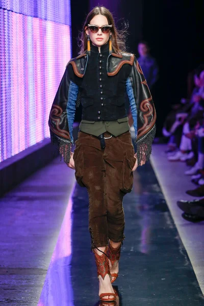 Look 39